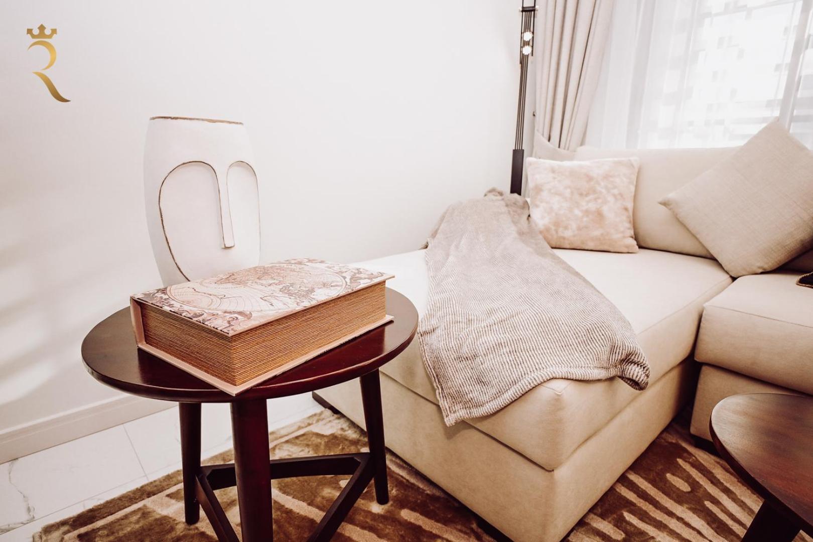 Al Raha Glamour 3br With Access Apartment
